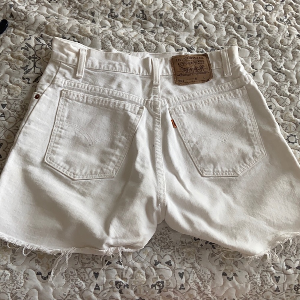 Vintage High Waisted Levi’s 951 White Shorts